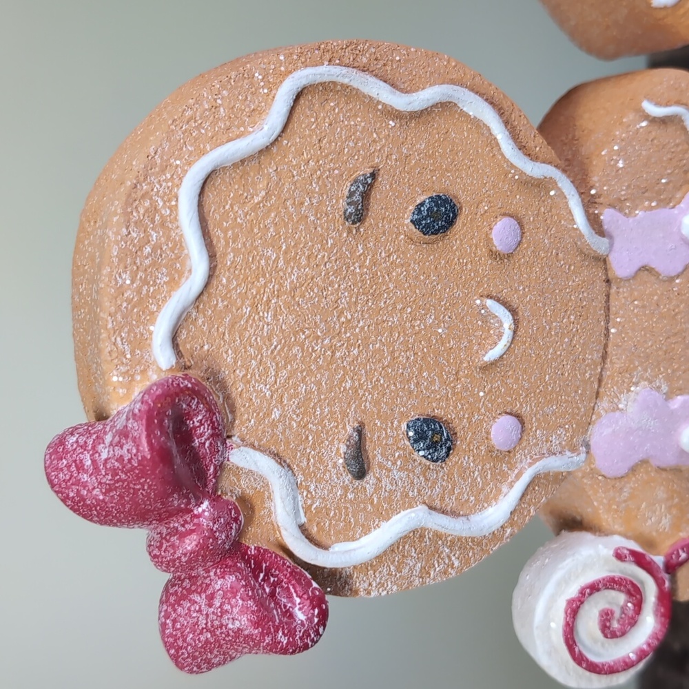 ❌SOLD❌Cupcakes & Cashmere Gingerbread Couple Figurines Christmas Decor, Shimmery - Picture 4 of 11